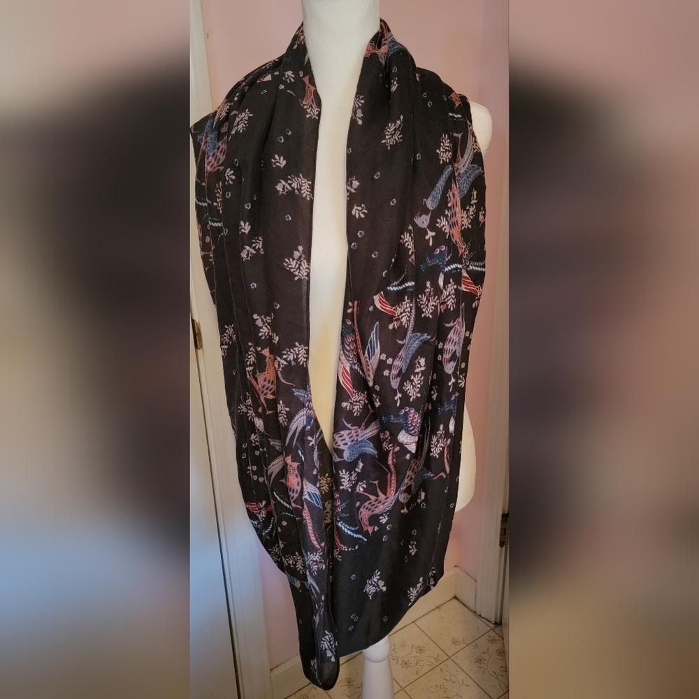 CHUNS Grayish Blue, Wide Infinity Scarf with Birds.  New with out tags.